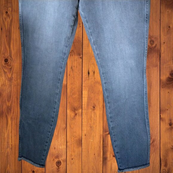 GOOD AMERICAN Women's Size 4/27 Black Good Curve Skinny Crop Denim Jeans Fray - Picture 5 of 7